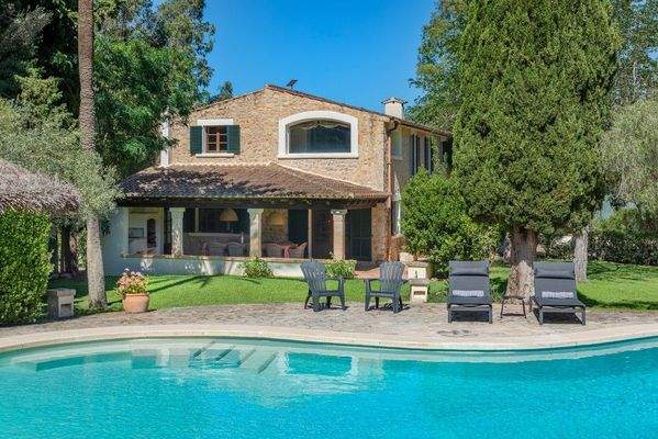 Pool and Exterior (2)