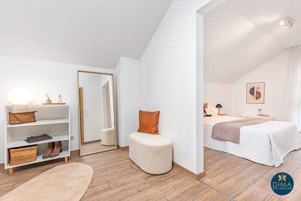 Schlafzimmer mit Ankleidezimmer