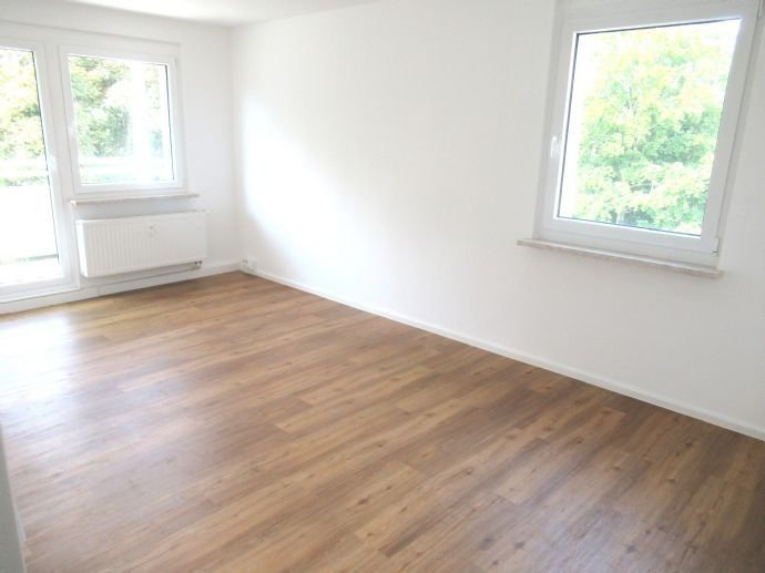 * mit Balkon * 3 Zimmer Wohnung in Werdau zu vermieten!