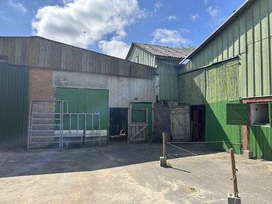 Hofbereich Stalle / Halle