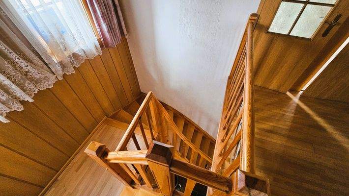 Treppenaufgang zum Obergeschoss