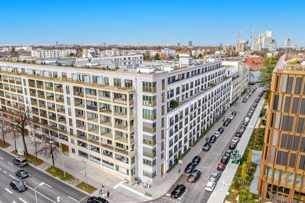 Hausansicht The Grand mit Nachbarschaft