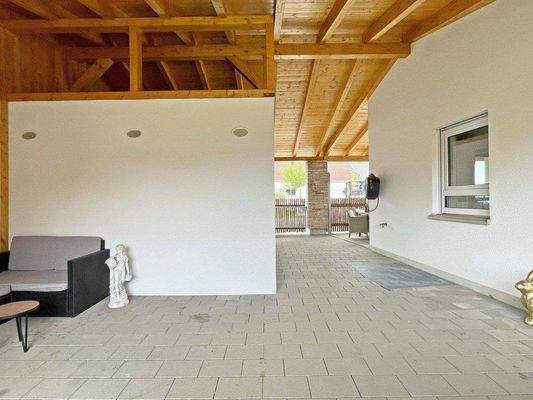 Überdachter Eingangsbereich (1).jpg