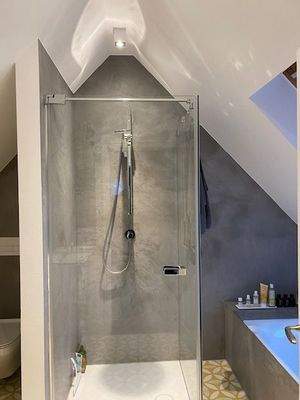 2. OG  - bodentiefe Dusche