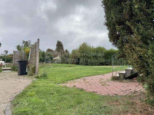 Einfahrt aufs Grundstück