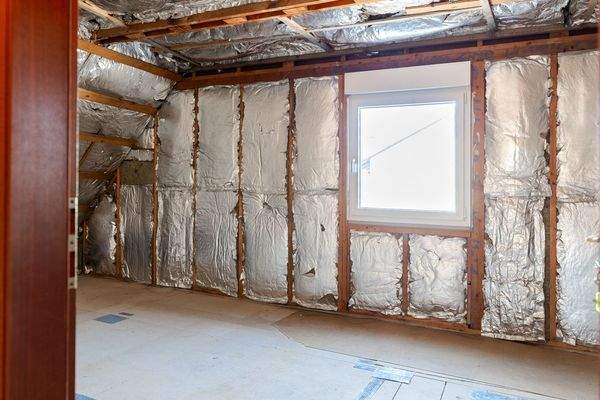 Handwerker-Projekt zur Renovierung (OKAL-Fertighaus mit PV-Anlage)