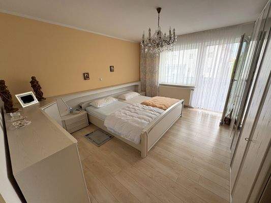 3 Altbau EG Schlafen.jpg