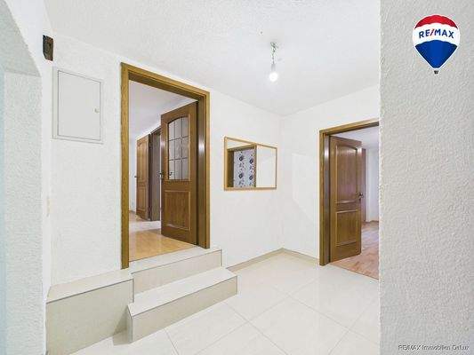 REMAX Immobilien DeLux Einfamilienhaus  Bebelsheim Diele Mark Borowicz