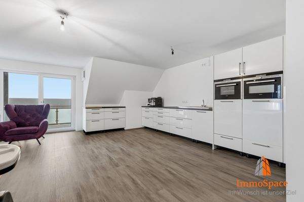 Blick von der Küche zum Balkon