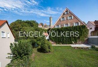 Faszinierende Westansicht  – historische Sandsteinfassade trifft auf elegante Modernität