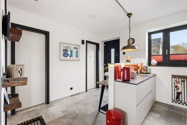 Ansicht Eingangsbereich mit Gäste-WC und HWR