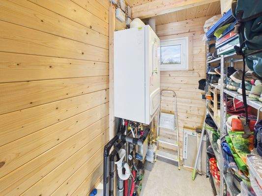 CAM03784G0-PR0102-STILL026