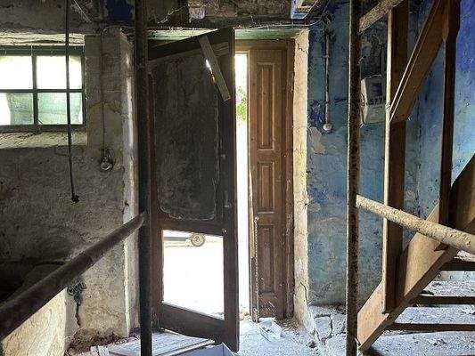 Kreta, Rethymno: 3-stöckiges Gebäude zur Renovierung in der Altstadt zu verkaufen