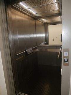 großzügiger Aufzug