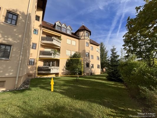 Wohnhaus, Wohnung mit Balkon