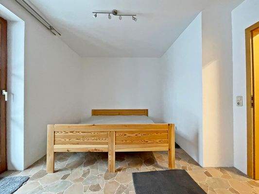 Schlafzimmer - Weitwinkel (2).jpg