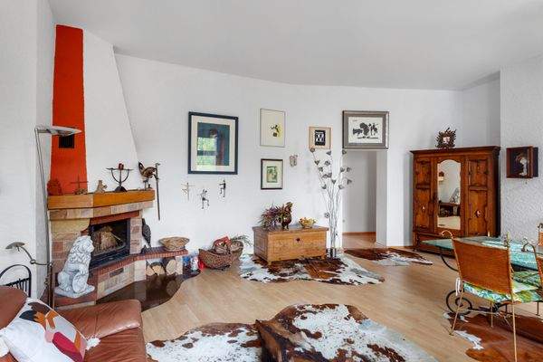 Wohnzimmer mit Kamin