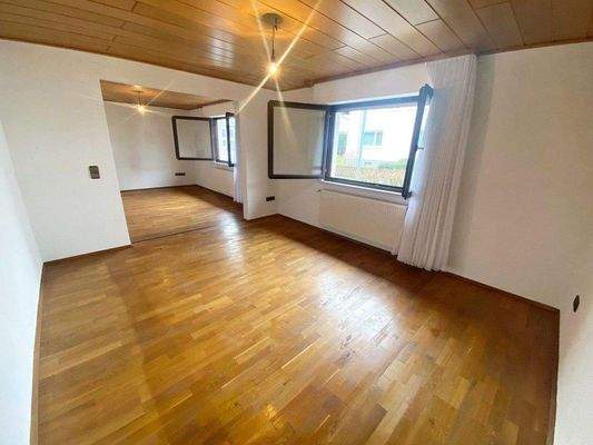 großer Wohn- und Essbereich