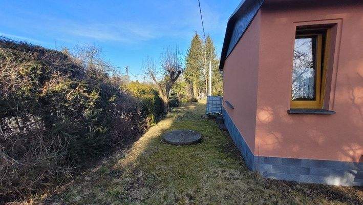 seitliche Ansicht mit Grube