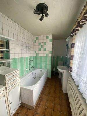 Bad im OG mit  Wanne & Dusche