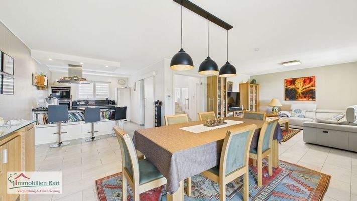 offener Wohn-/Essbereich mit Küche EG