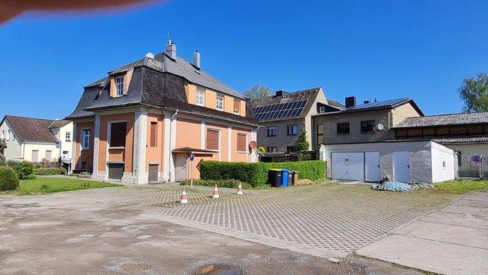 Villa mit Garage zu verkaufen