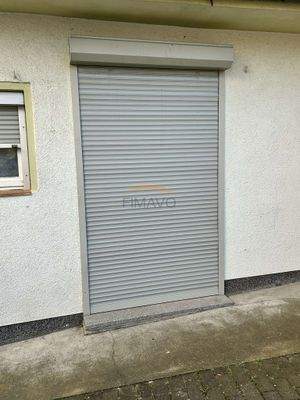 Rollos an Tür und Fenster...