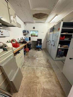 Lagerraum neben Garage