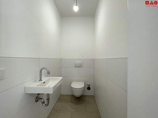 WC mit Handwaschbecken