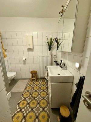 Badezimmer auf der oberen Ebene.jpg