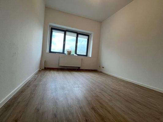 Leeres Zimmer mit Fenster