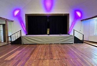 Saal mit Bühne