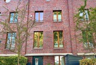 Hausfront + Stellplatz