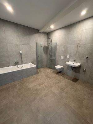 Bad mit Wanne & Dusche