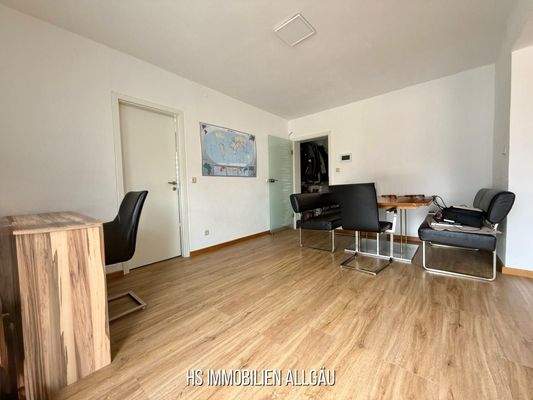 Essbereich mit Zugang zur Küche