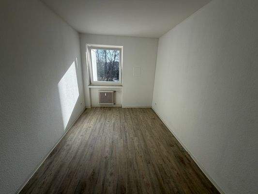 Leeres Zimmer mit Fenster