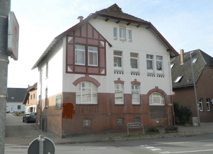 Schöne renovierte 4 Zimmer Wohnung in zentraler Lage von Ronnenberg in der 1. Etage mit Gartenanteil
