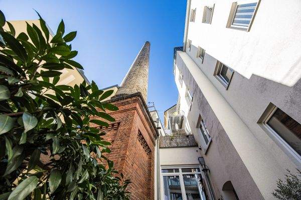 Terrasse mit Blick in den ruhigen Innenhof