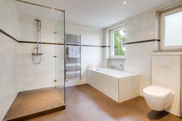 2014 erneuertes Bad im OG