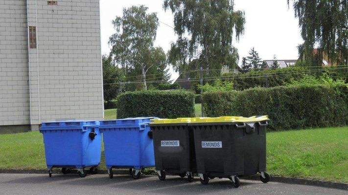 Stellplatz für Abfalltonnen