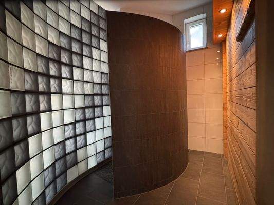 Vorraum Saune - Dusche.jpg