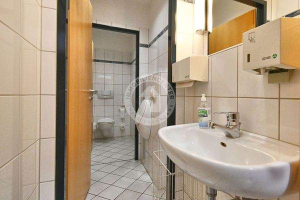 Das Herren-WC im Obergeschoss