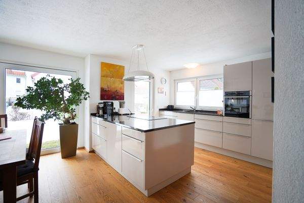 Hochwertige Einbauküche