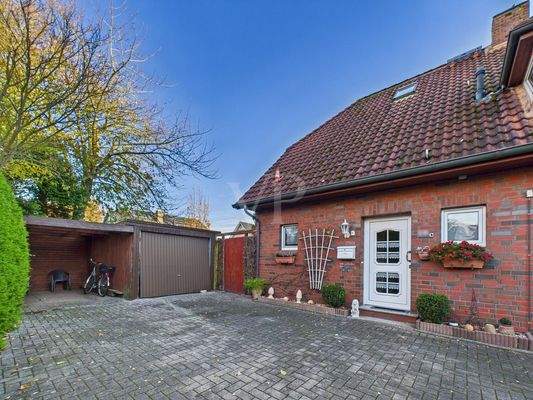 Eingangsbereich mit Auffahrt