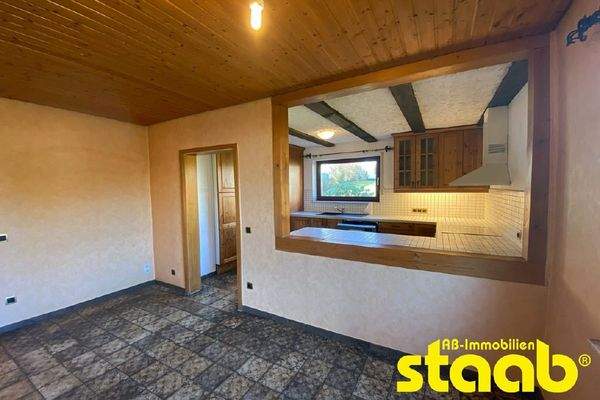 Essbereich mit Blick in die Küche