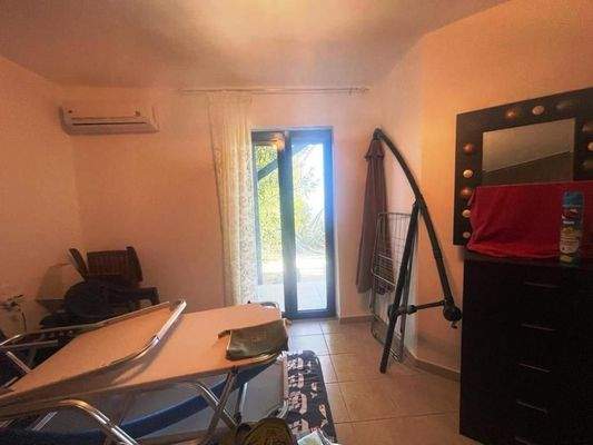 Südostkreta, Stavrochori: Schönes Steinhaus mit Berg- und Meerblick zu verkaufen