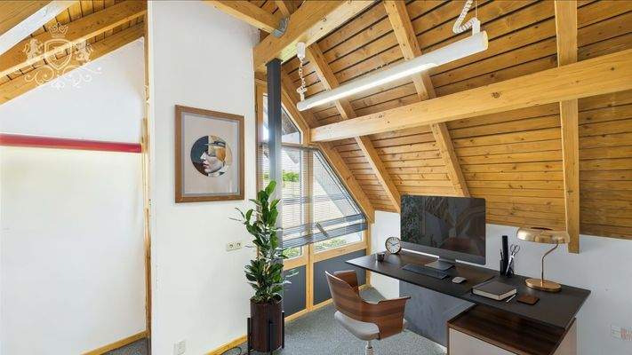 CAM01984G0-PR0476-STILL001