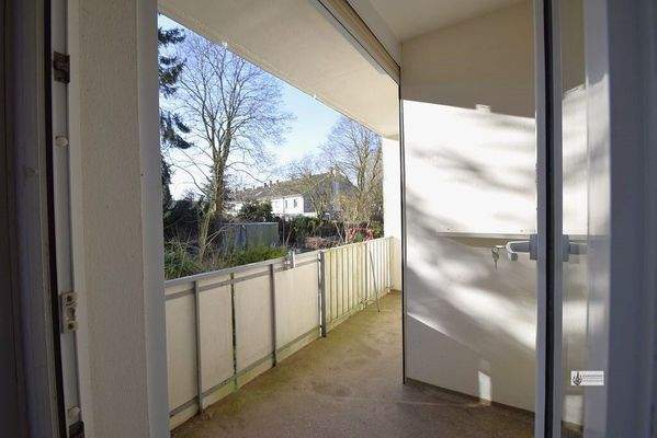 zum Teil überdachter Balkon