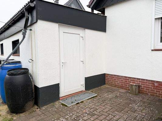 Zugang vom Garten zur Garage