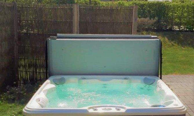 Als Tipp! Aufstellung eines Whirlpools Musterbild!